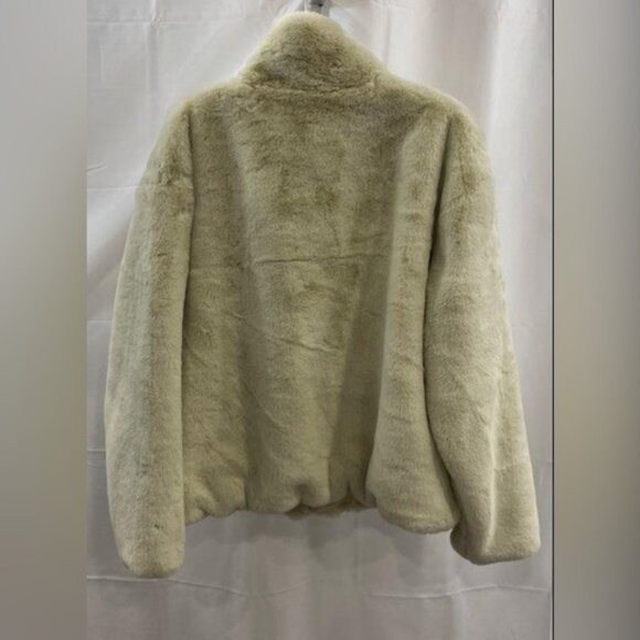 Nike M Faux fur Cream and Black Teddy Jacket - Picture 2 of 3